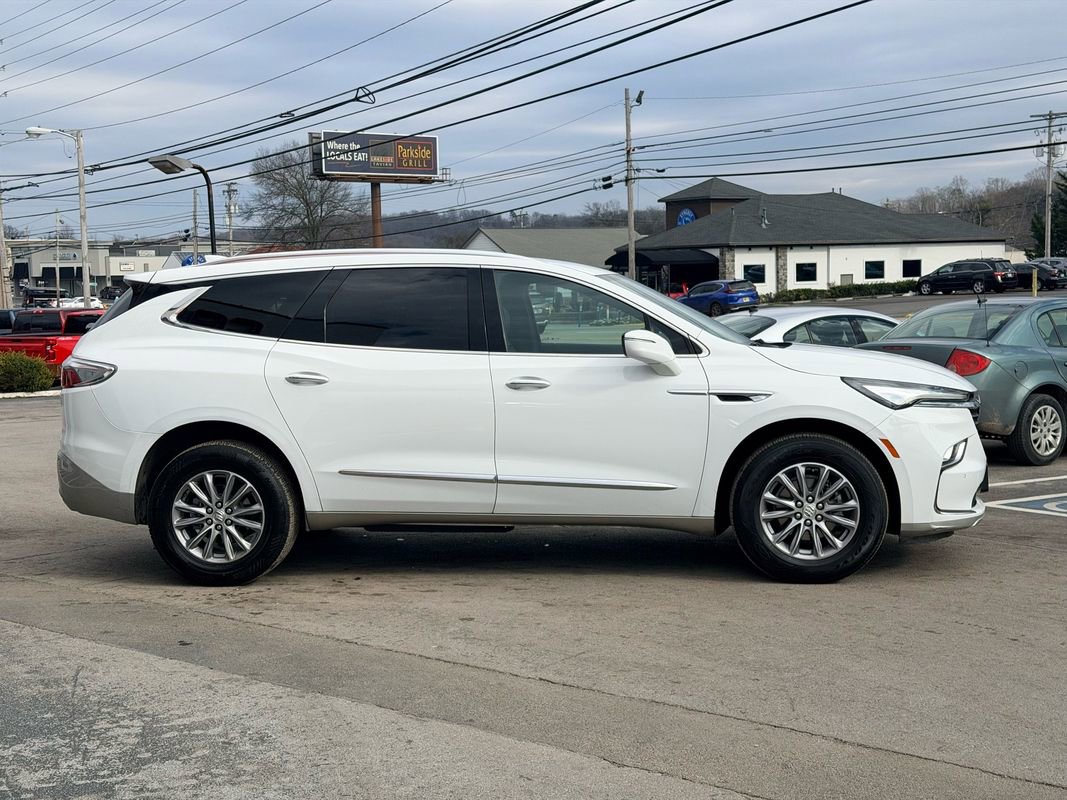 Used 2023 Buick Enclave Essence image 7