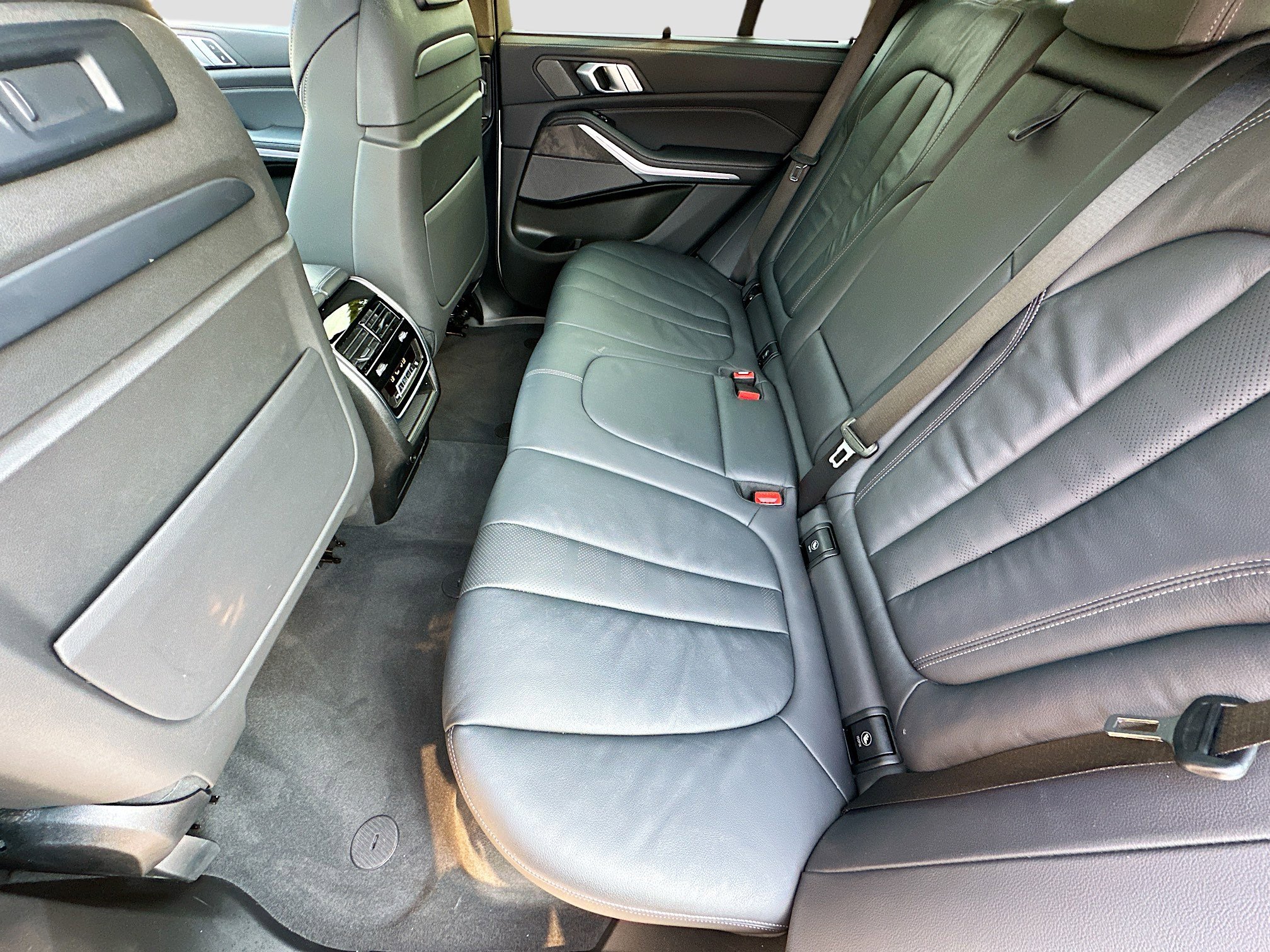 Used 2020 BMW X5 M50i w/ Executive Package image 26