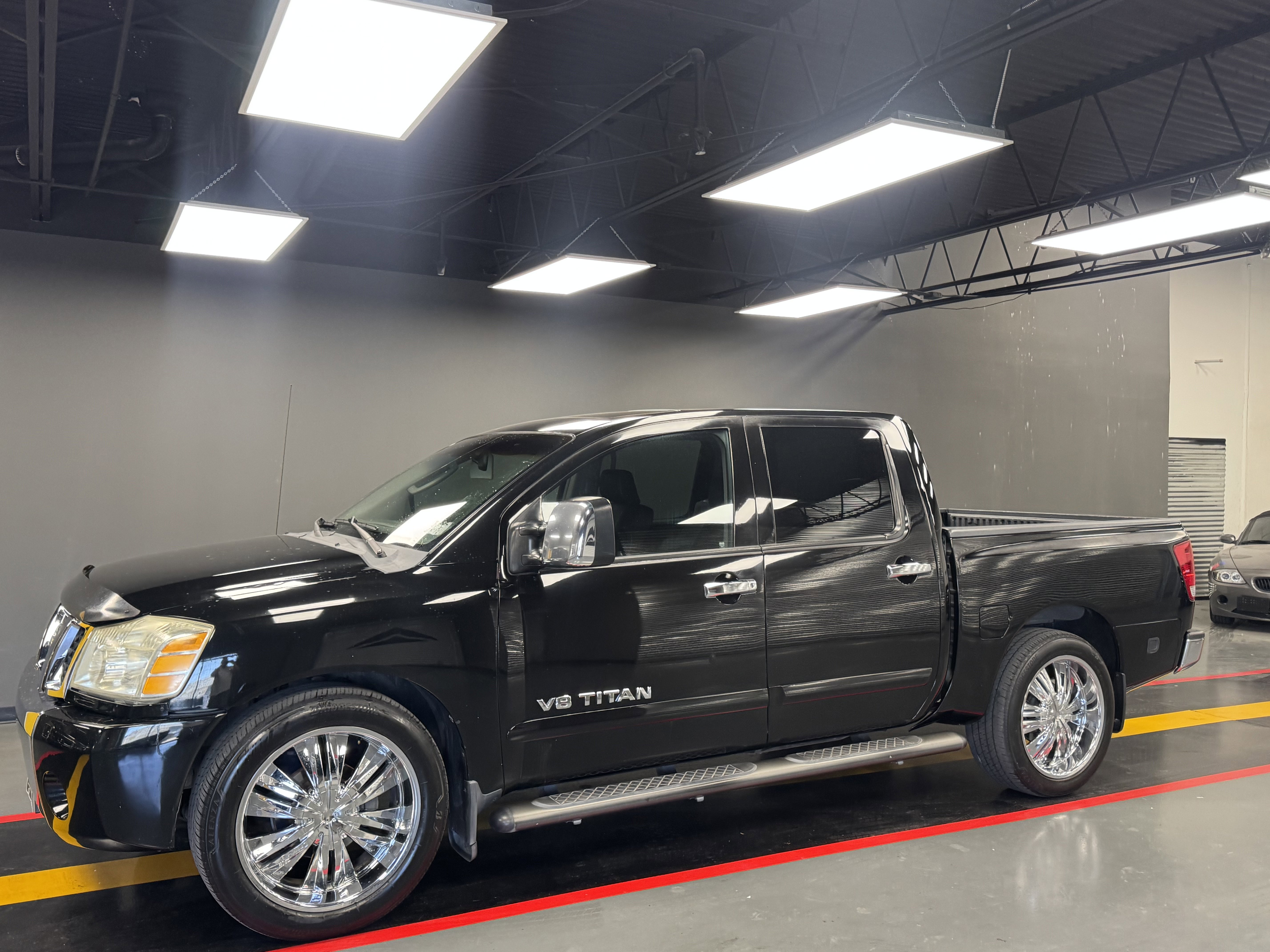 Used 2006 Nissan Titan LE w/ (S01) Side-Airbag Pkg w/ VDC image 2