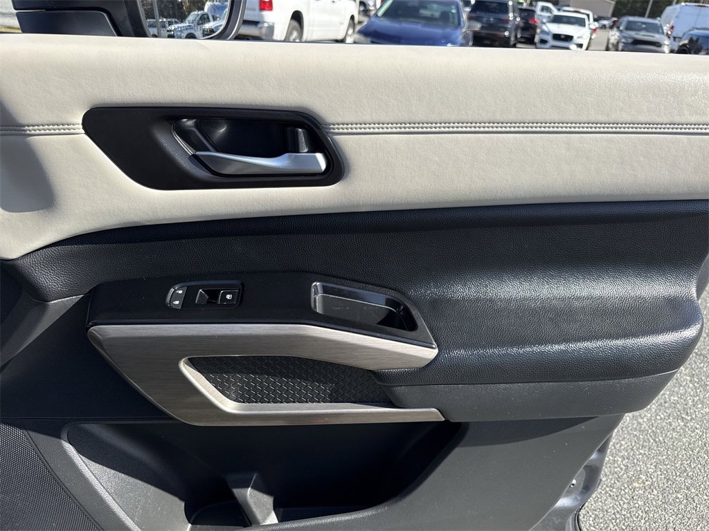 Used 2022 Nissan Pathfinder Platinum w/ Cargo Package image 20