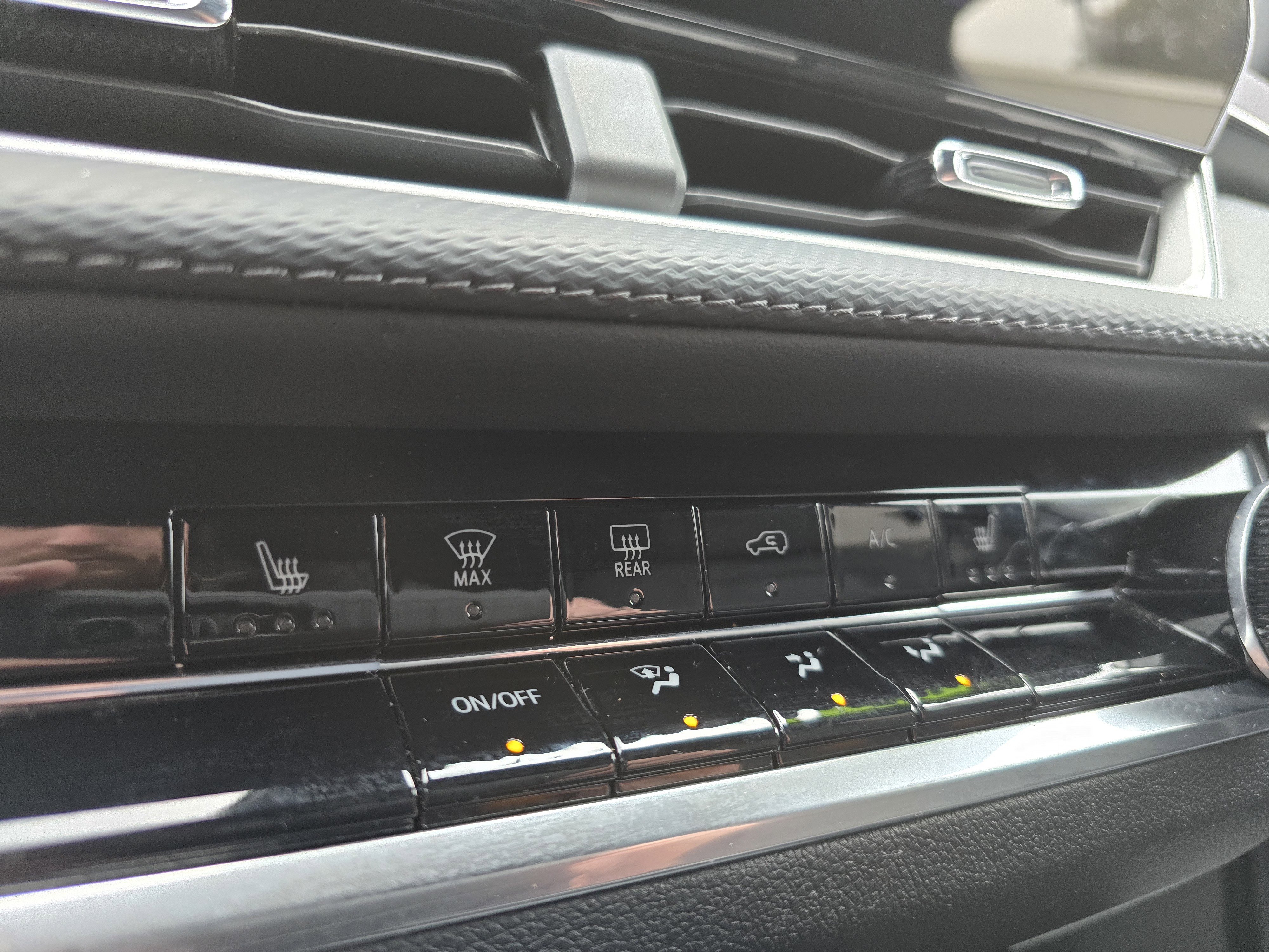 Used 2025 Chevrolet Equinox LT image 28