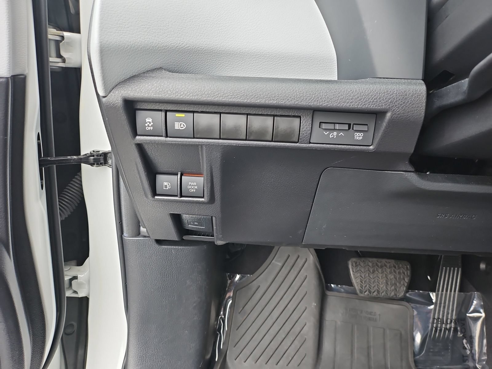 Used 2025 Toyota Sienna XLE FWD image 25