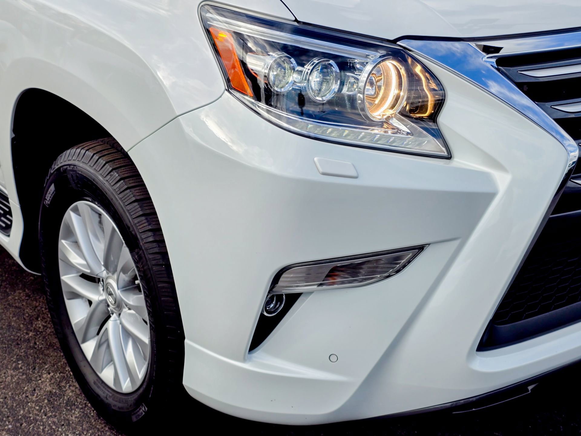 Used 2019 Lexus GX 460 Premium w/ Premium Package image 4