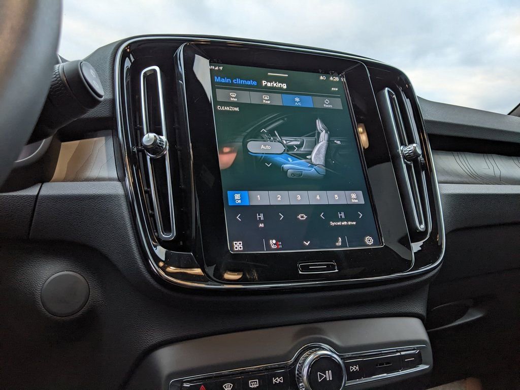 Certified 2024 Volvo XC40 Recharge Plus image 16