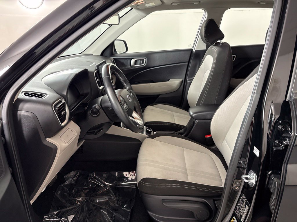 Used 2025 Hyundai Venue SEL FWD image 25