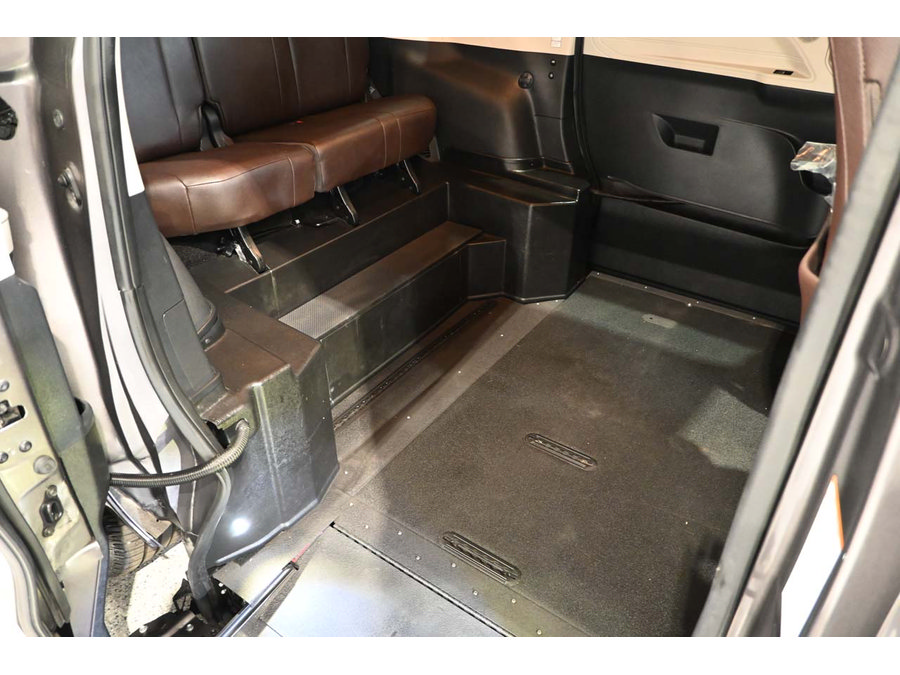 Used 2022 Toyota Sienna Platinum AWD/4WD image 18