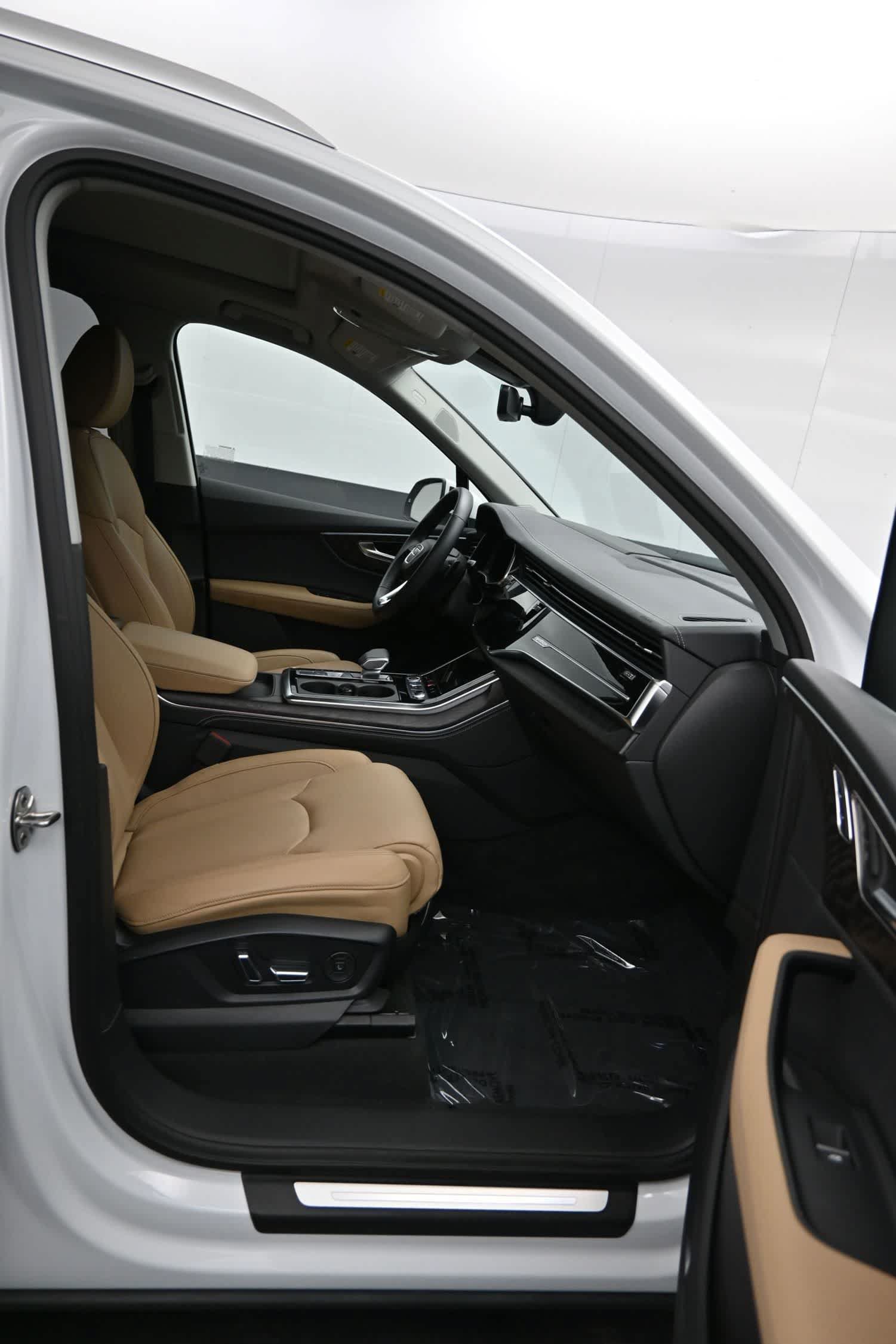 Used 2025 Audi Q7 3.0T Prestige w/ Prestige Package AWD/4WD image 11
