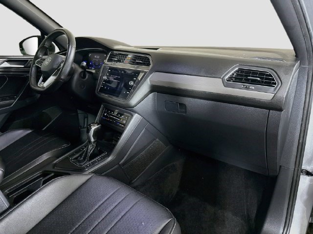 Used 2022 Volkswagen Tiguan SE R-Line FWD image 29