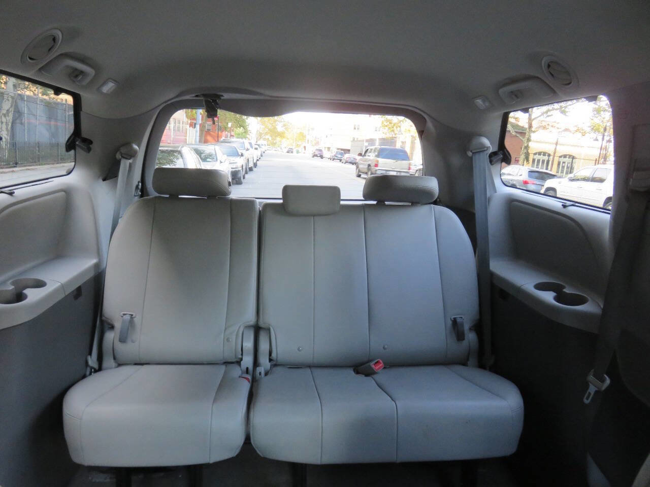 Used 2016 Toyota Sienna XLE Premium image 25