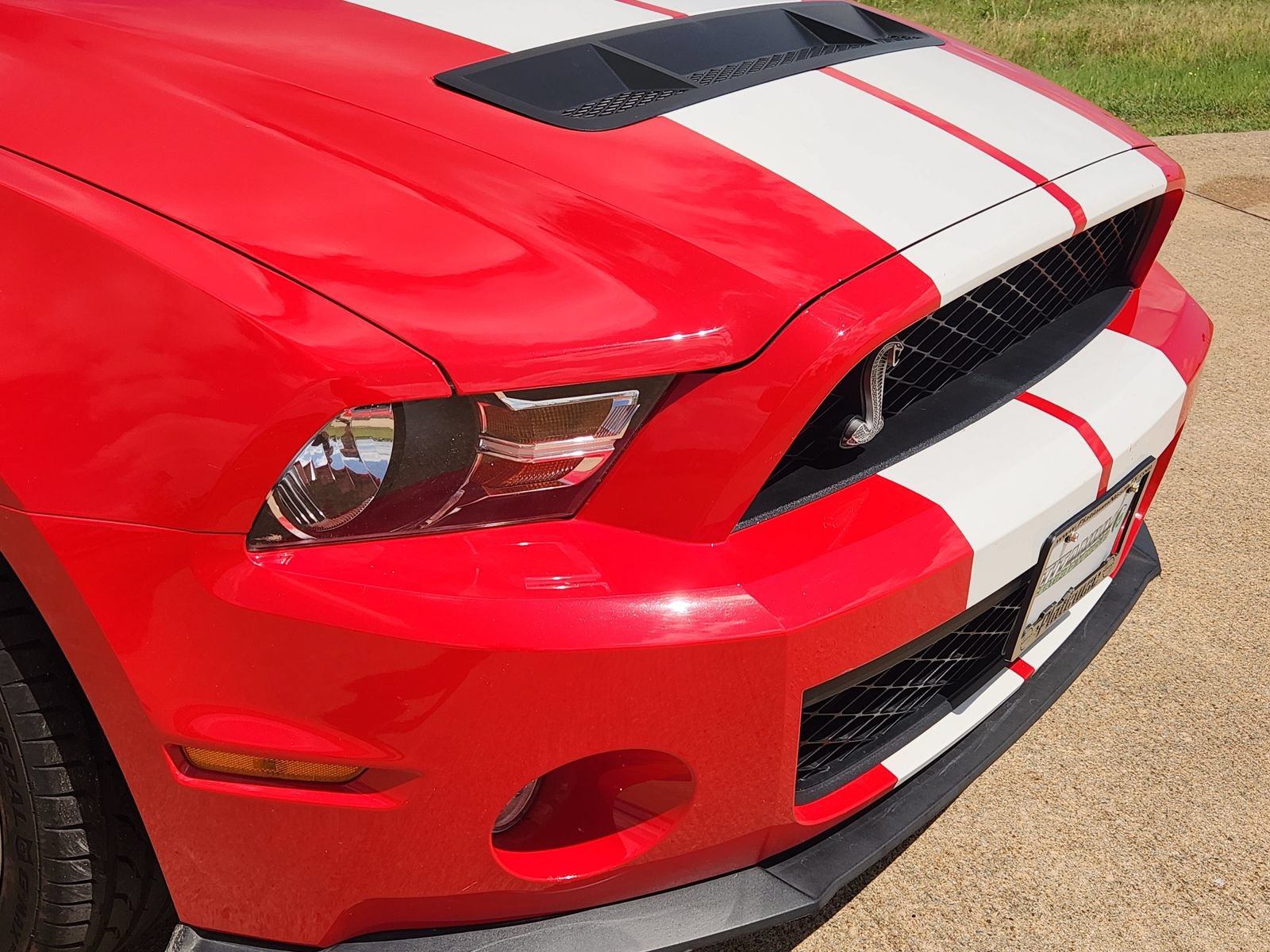 Used 2010 Ford Mustang Shelby GT500 RWD image 12