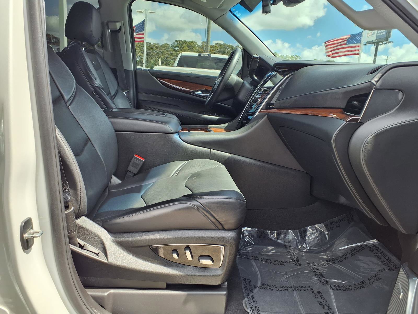 Used 2018 Cadillac Escalade Premium Luxury image 7