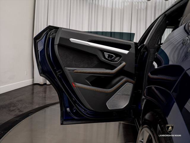 Used 2020 Lamborghini Urus AWD/4WD image 47