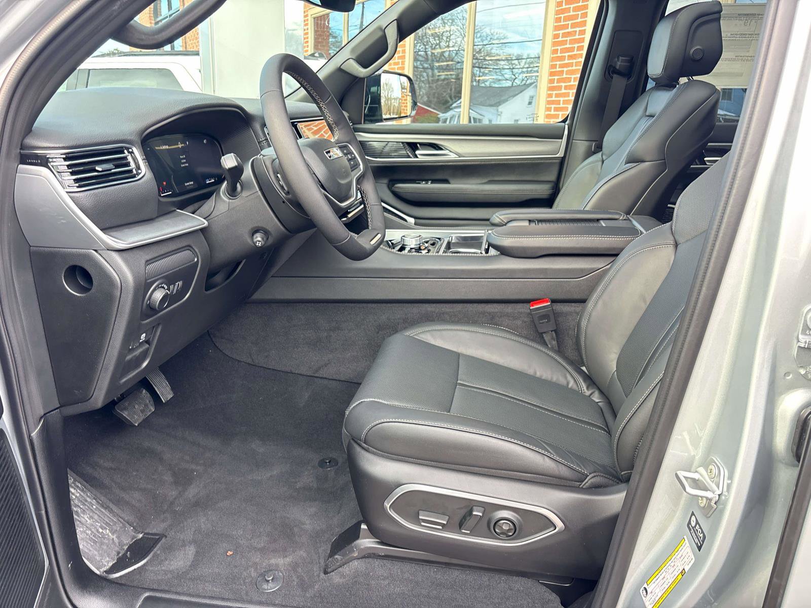 New 2026 Jeep Grand Wagoneer 4WD w/ Premium Group I image 12