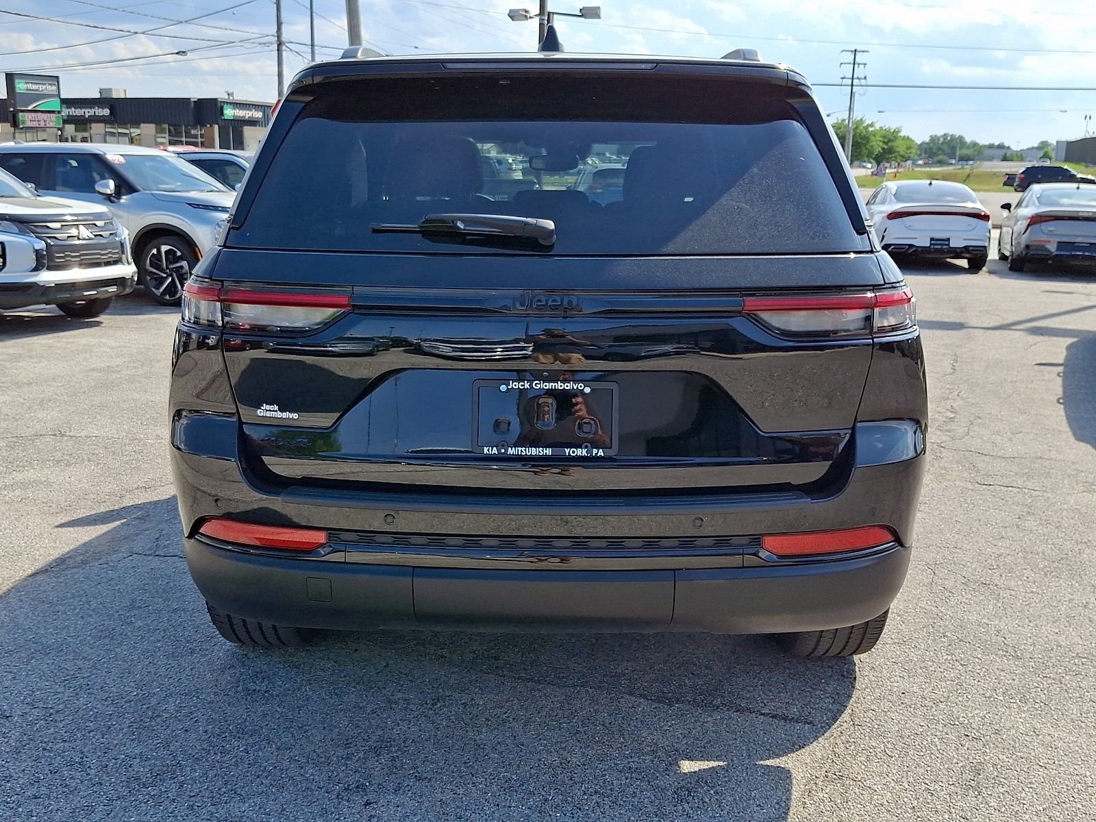 Used 2024 Jeep Grand Cherokee Altitude AWD/4WD image 5