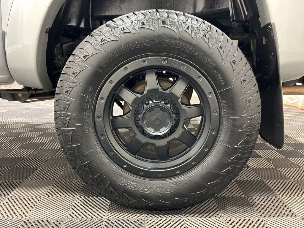 Used 2011 Toyota Tacoma 4x4 Double Cab w/ TRD Sport Pkg image 29