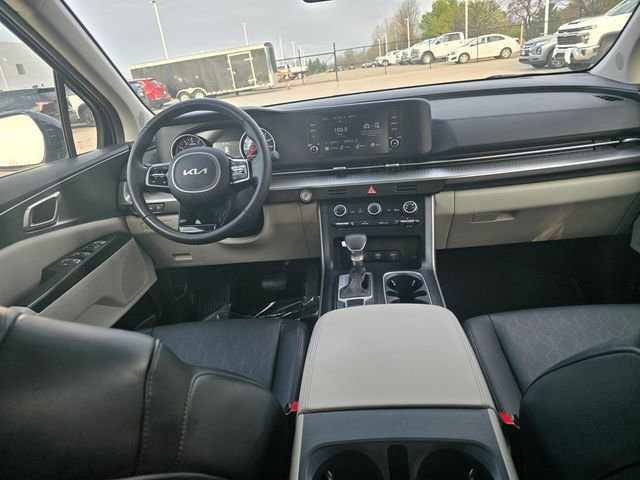 Used 2024 Kia Carnival LX FWD image 22