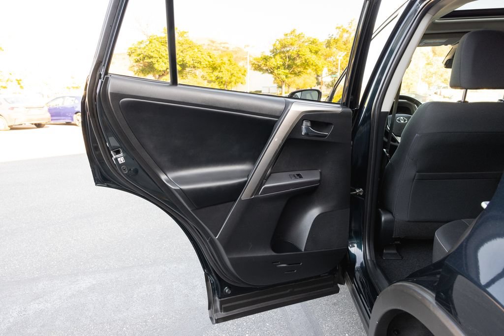 Used 2018 Toyota RAV4 XLE w/ All Weather Liner Package FWD image 31