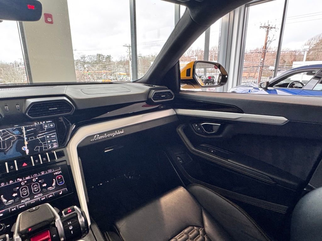 Used 2021 Lamborghini Urus image 32