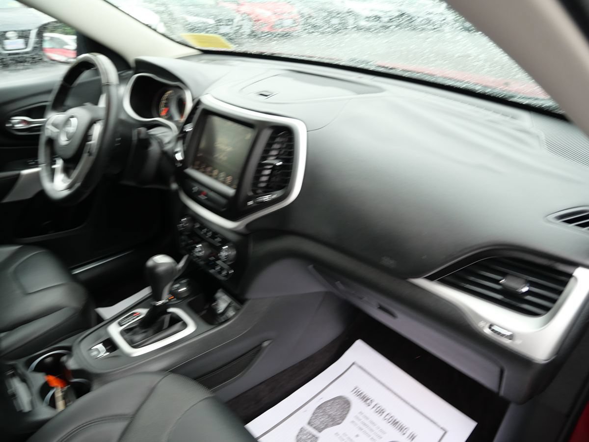 Used 2016 Jeep Cherokee Overland AWD/4WD image 32