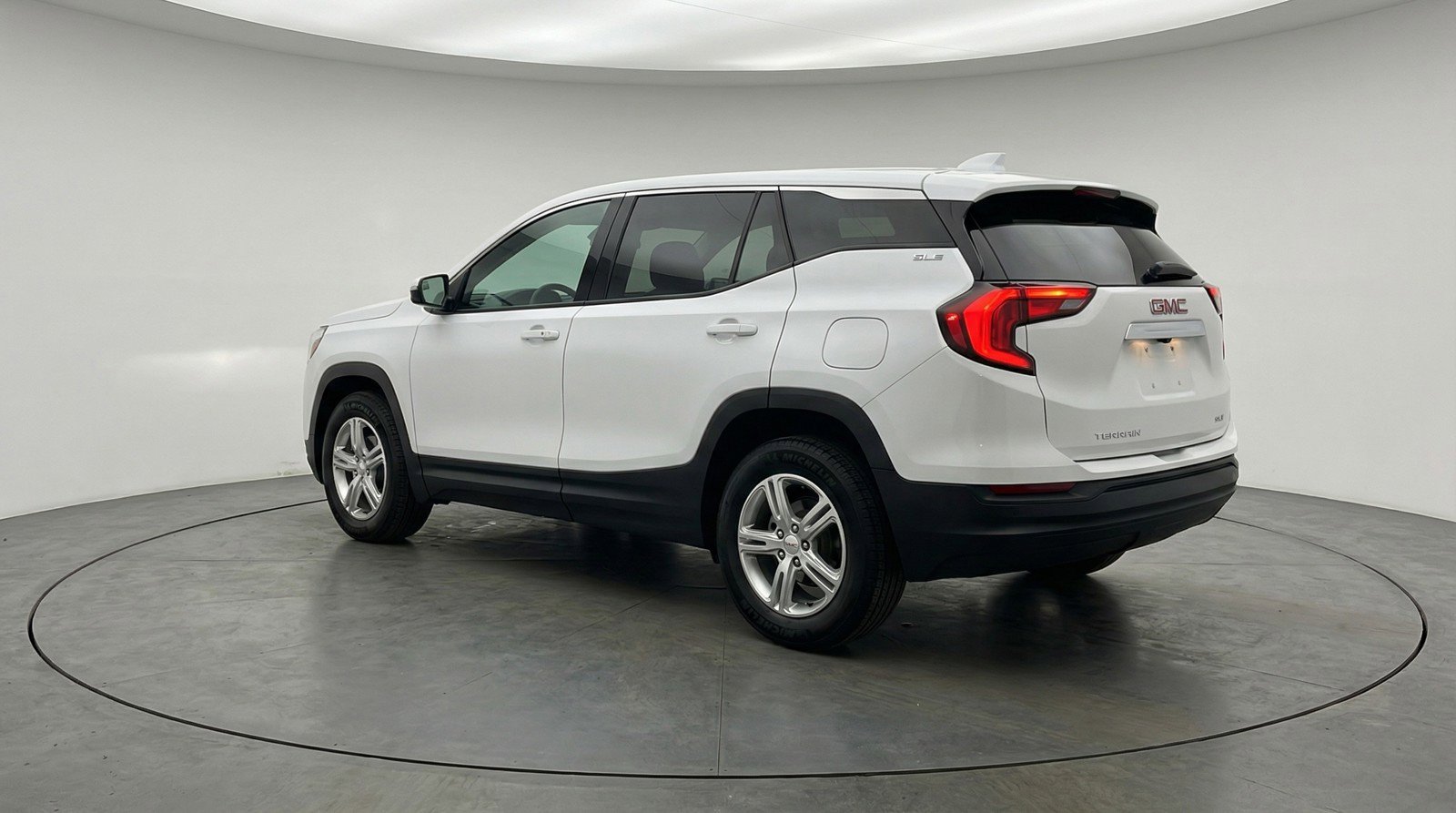 Used 2024 GMC Terrain SLE image 6