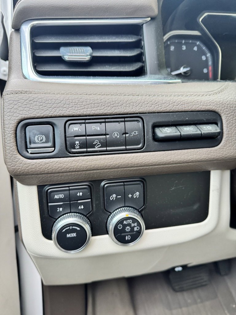 Used 2021 GMC Yukon Denali w/ Denali Premium Package image 10