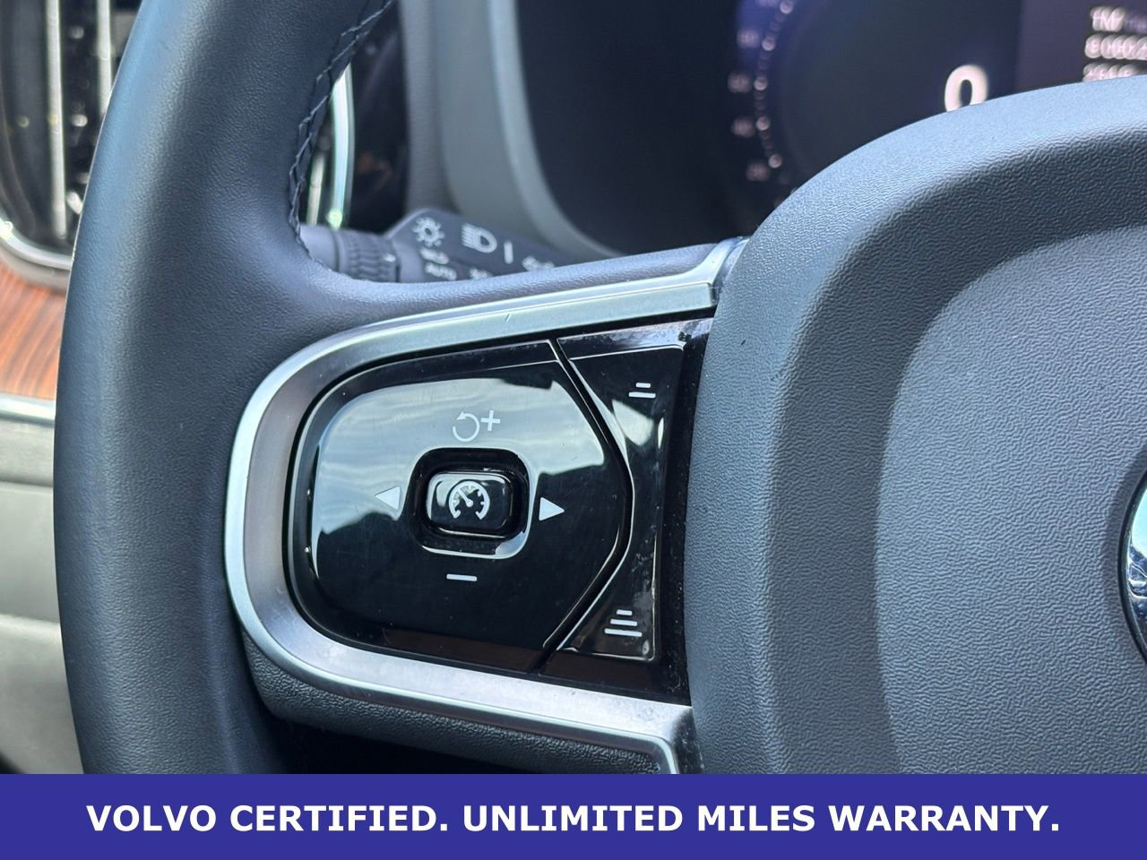 Certified 2023 Volvo XC60 T8 Plus w/ Protection Package Premier image 18
