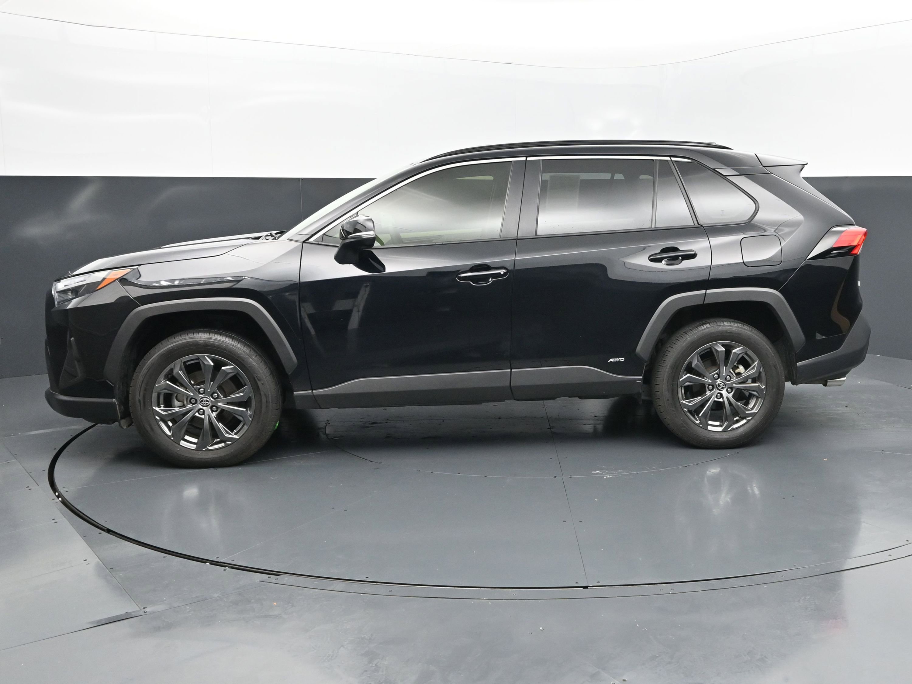 Used 2023 Toyota RAV4 XLE Premium AWD/4WD image 2