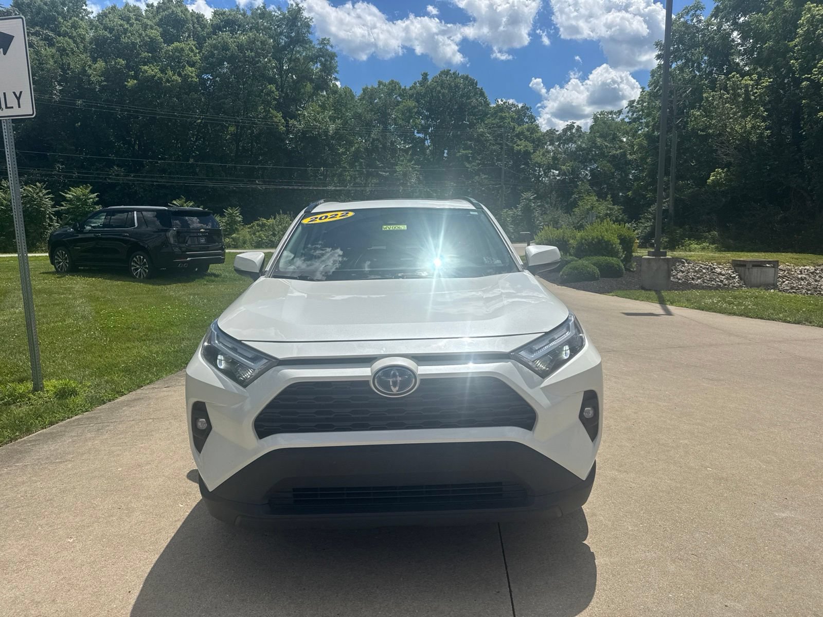 Used 2022 Toyota RAV4 XLE Premium AWD/4WD image 2