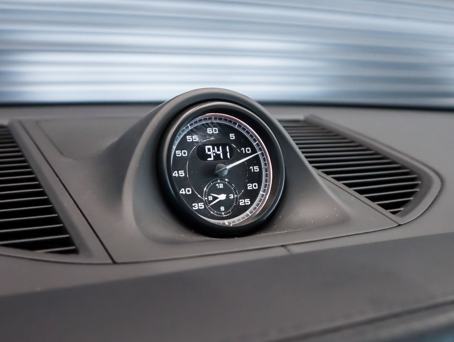 Certified 2024 Porsche Macan Turbo w/ Premium Plus Package image 22