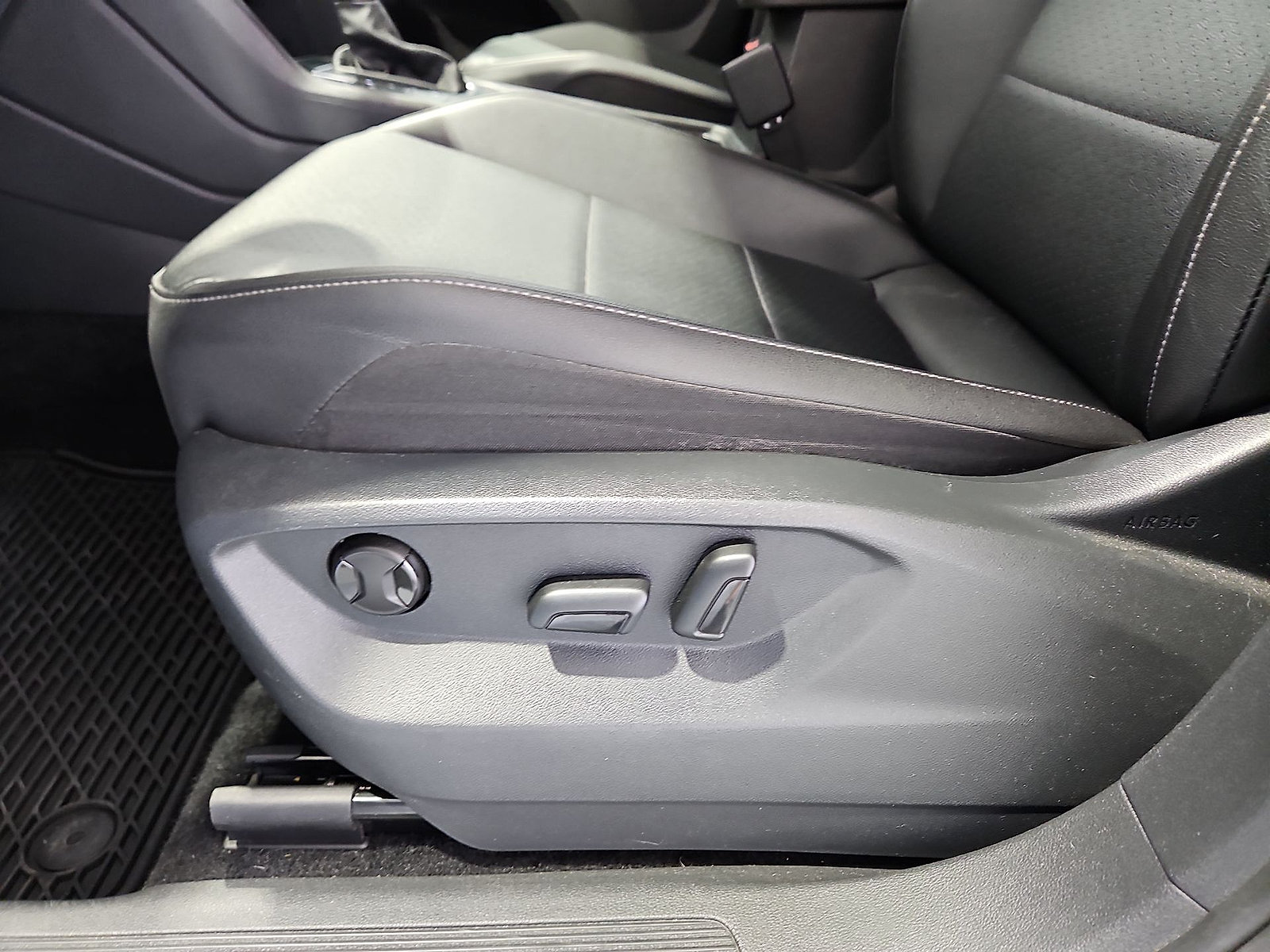Certified 2020 Volkswagen Tiguan SE FWD image 17