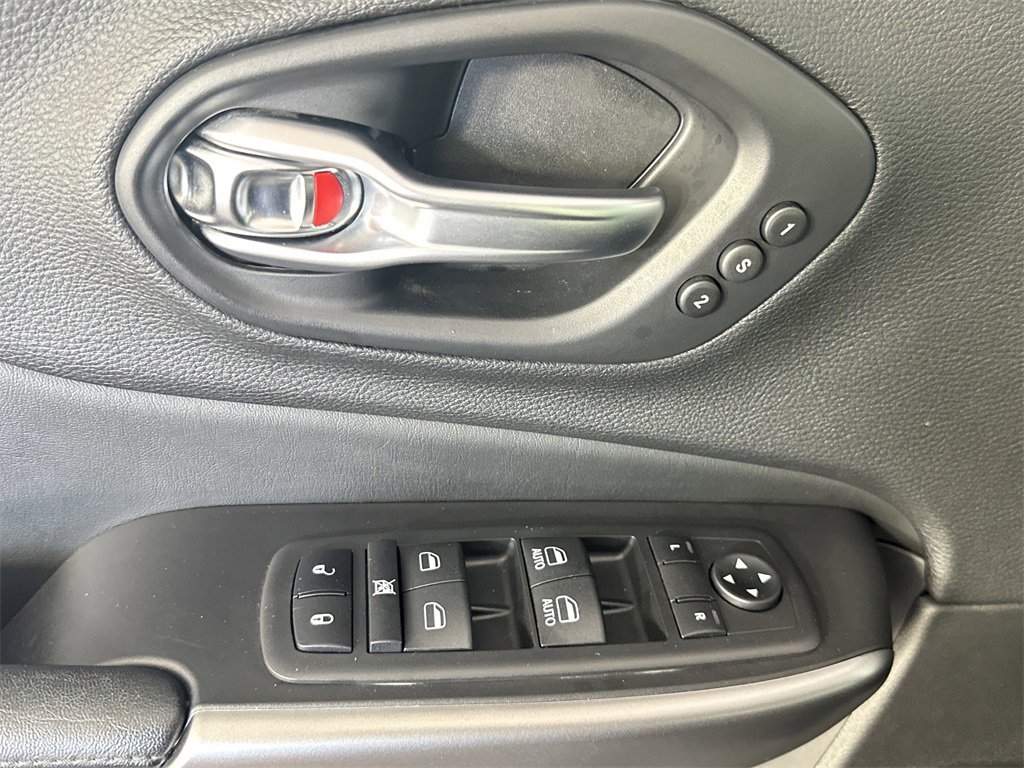 Used 2019 Jeep Cherokee High Altitude image 11