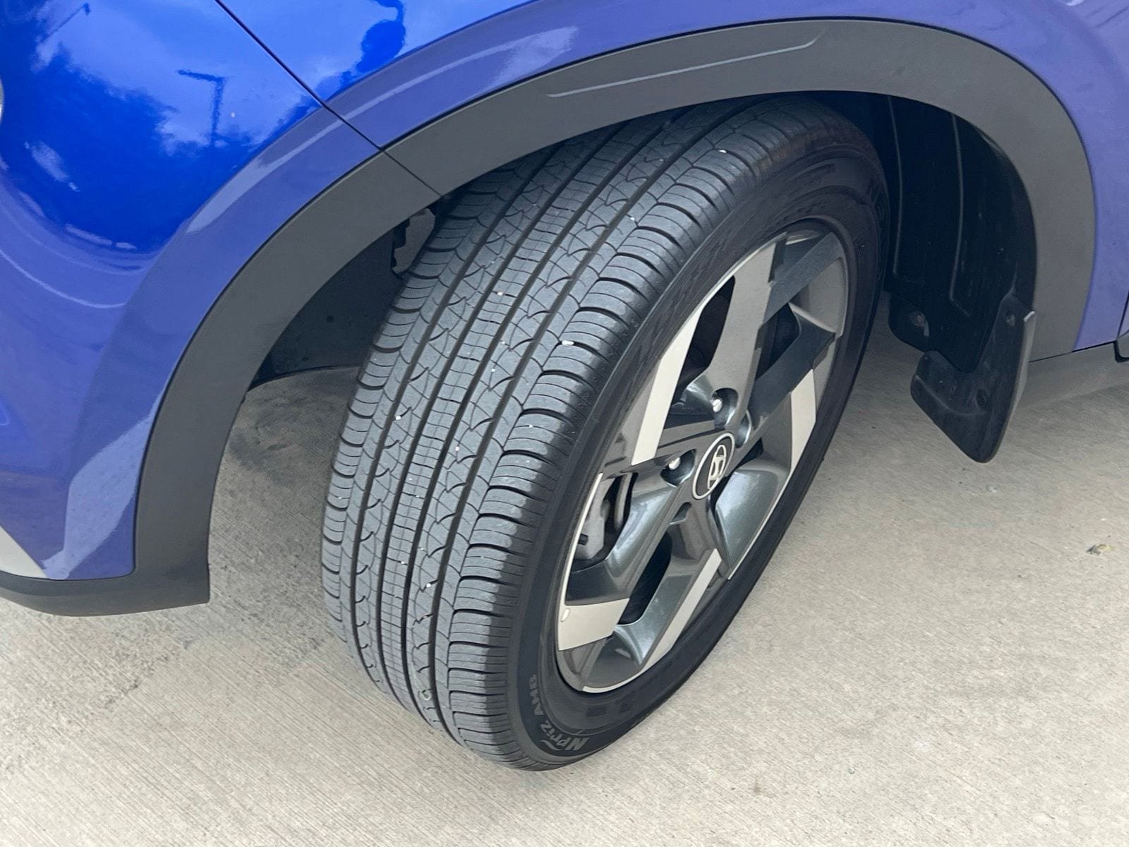Certified 2025 Hyundai Venue SEL FWD image 9