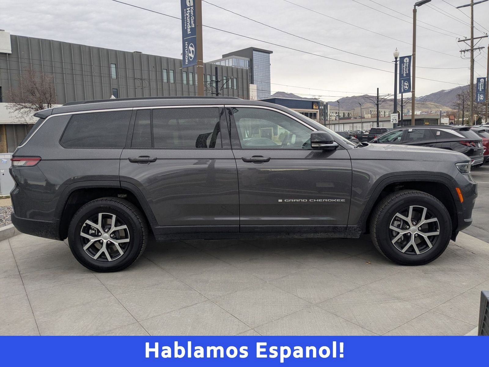 Used 2024 Jeep Grand Cherokee L Limited w/ Luxury Tech Group II image 2