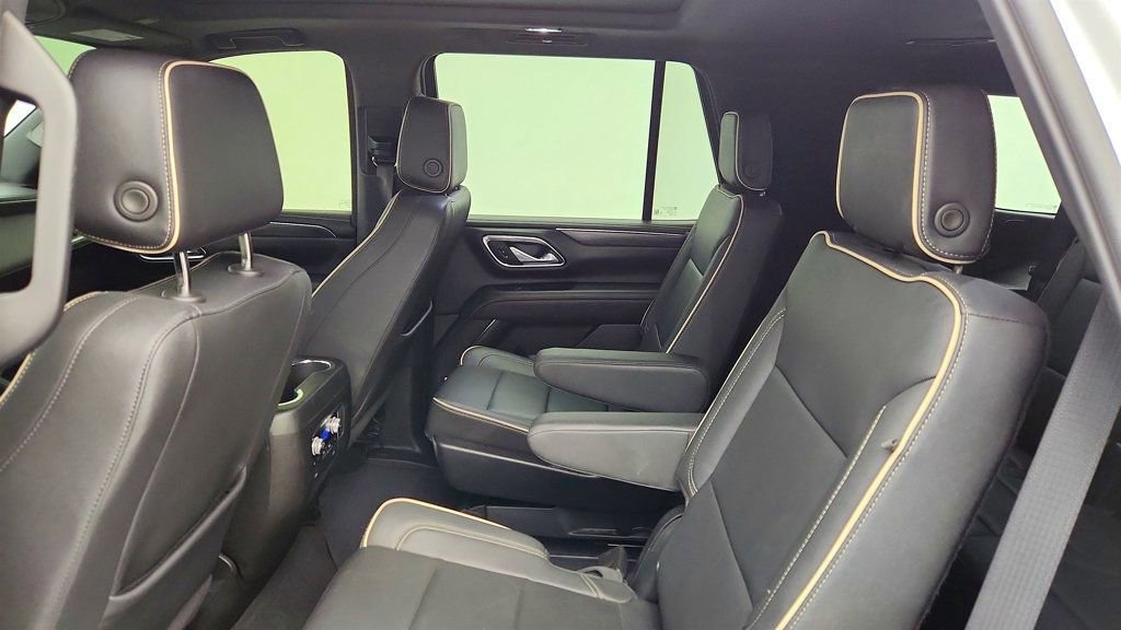 Used 2023 GMC Yukon SLT w/ SLT Premium Package image 22