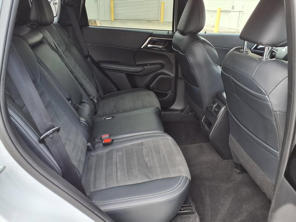 Used 2024 Mitsubishi Outlander SE FWD image 12