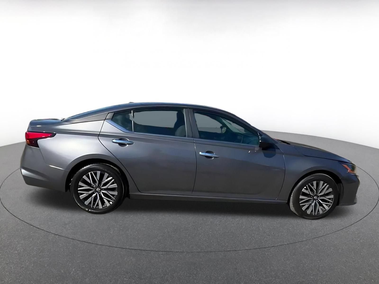 Used 2025 Nissan Altima 2.5 SV FWD image 16