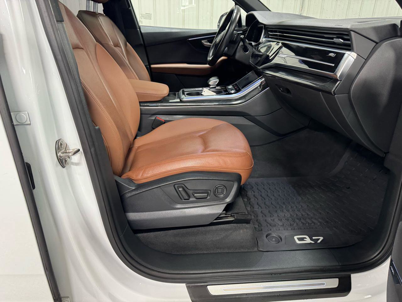 Used 2020 Audi Q7 3.0T Prestige w/ Prestige Package AWD/4WD image 13