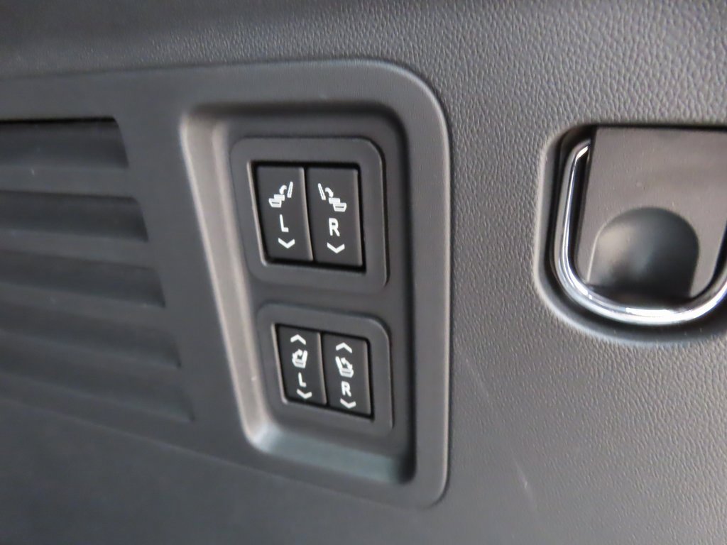 New 2026 Chevrolet Traverse RS w/ LPO, Floor Liner Package image 21