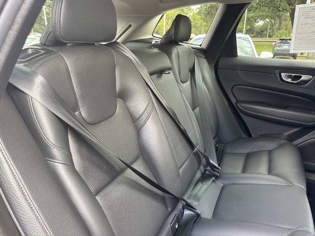 Used 2023 Volvo XC60 B5 Plus FWD image 12
