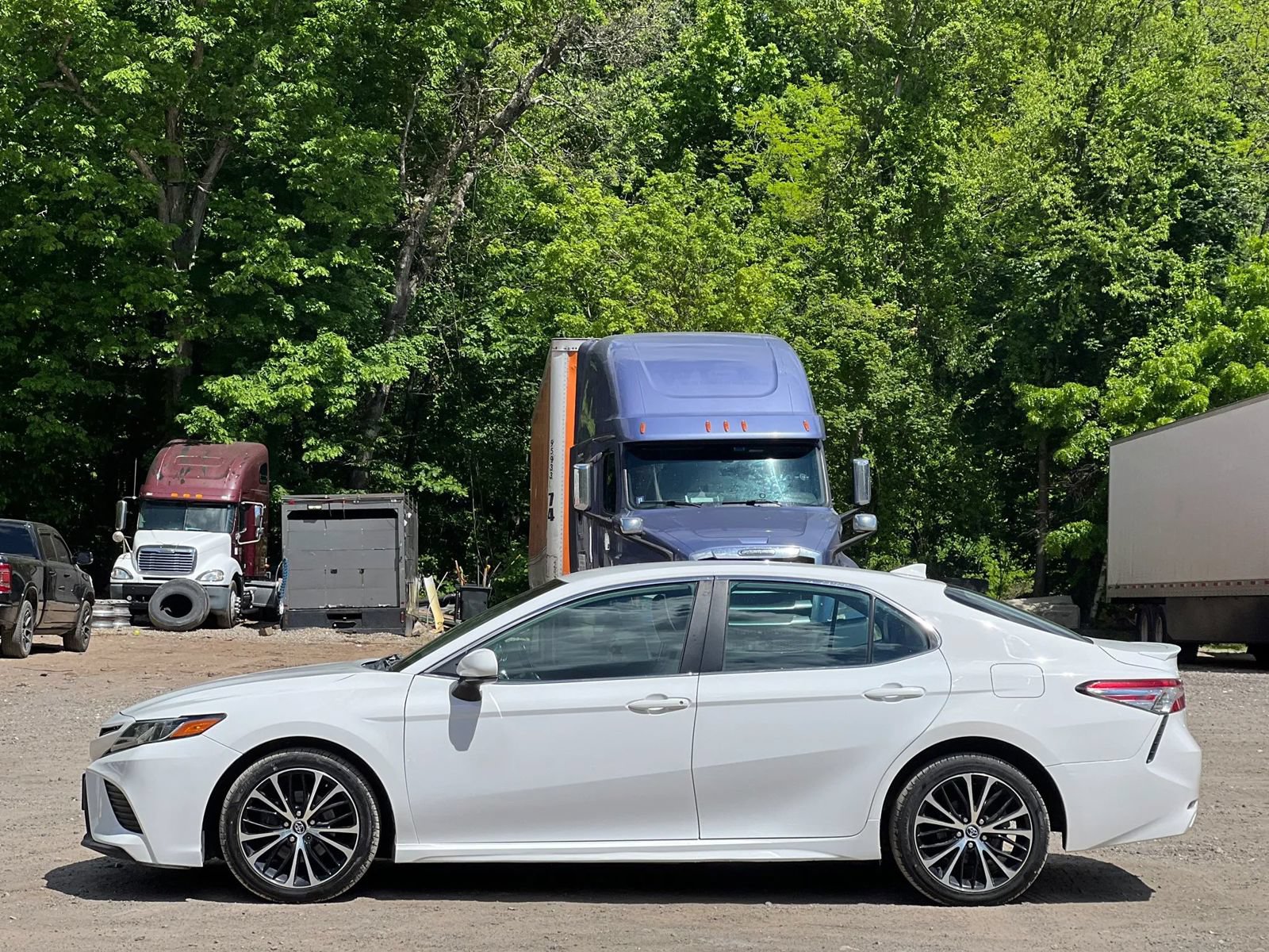 Used 2020 Toyota Camry SE FWD image 3