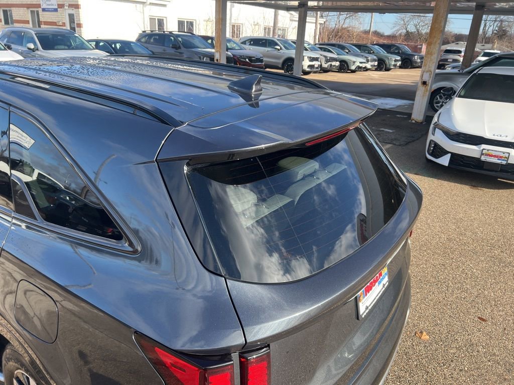 Certified 2023 Kia Sorento S image 33