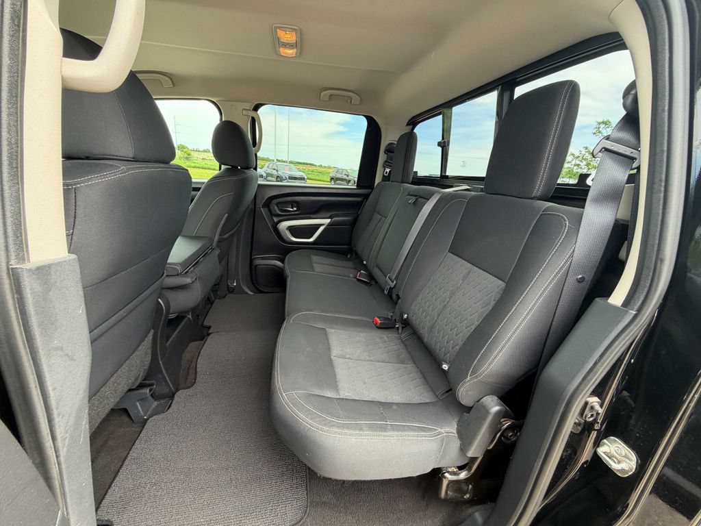 Used 2018 Nissan Titan SV AWD/4WD image 19