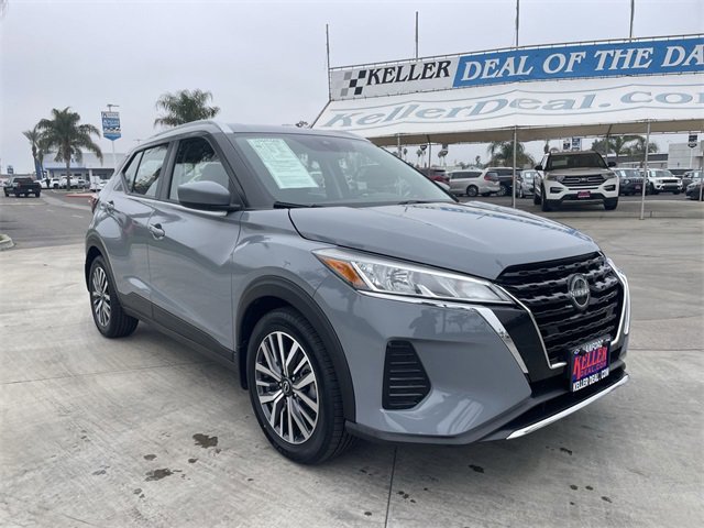 Used 2023 Nissan Kicks SV image 2