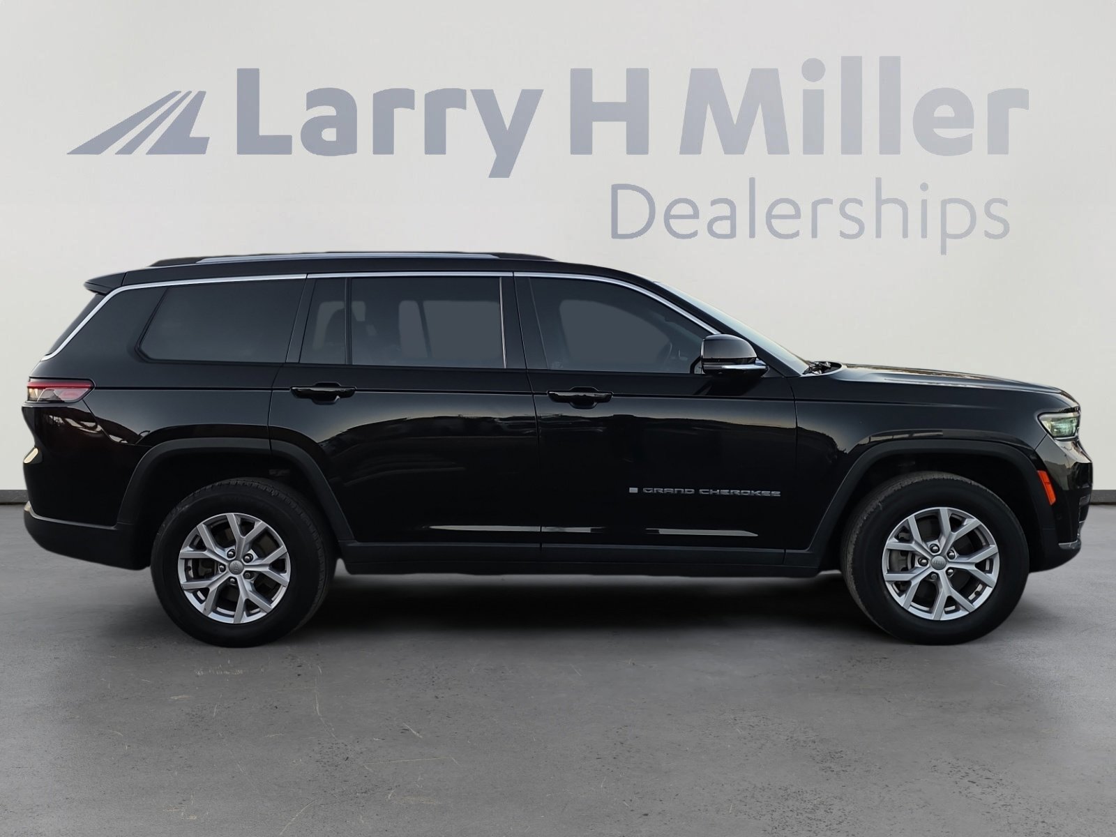 Used 2022 Jeep Grand Cherokee L Limited w/ Luxury Tech Group II image 6