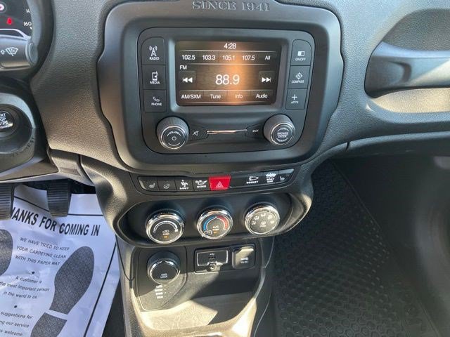 Used 2017 Jeep Renegade Altitude AWD/4WD image 16