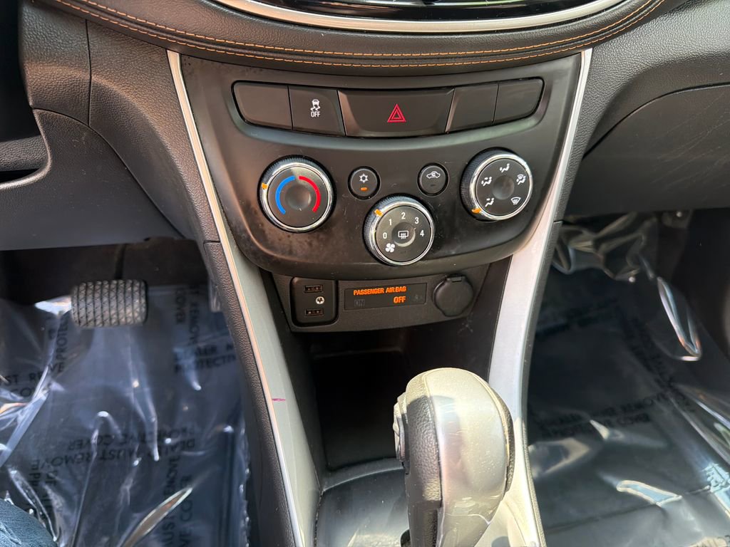 Used 2019 Chevrolet Trax LT w/ LT Convenience Package FWD image 21