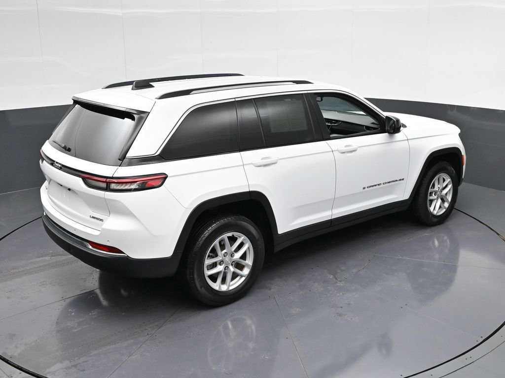 Used 2023 Jeep Grand Cherokee Laredo AWD/4WD image 27