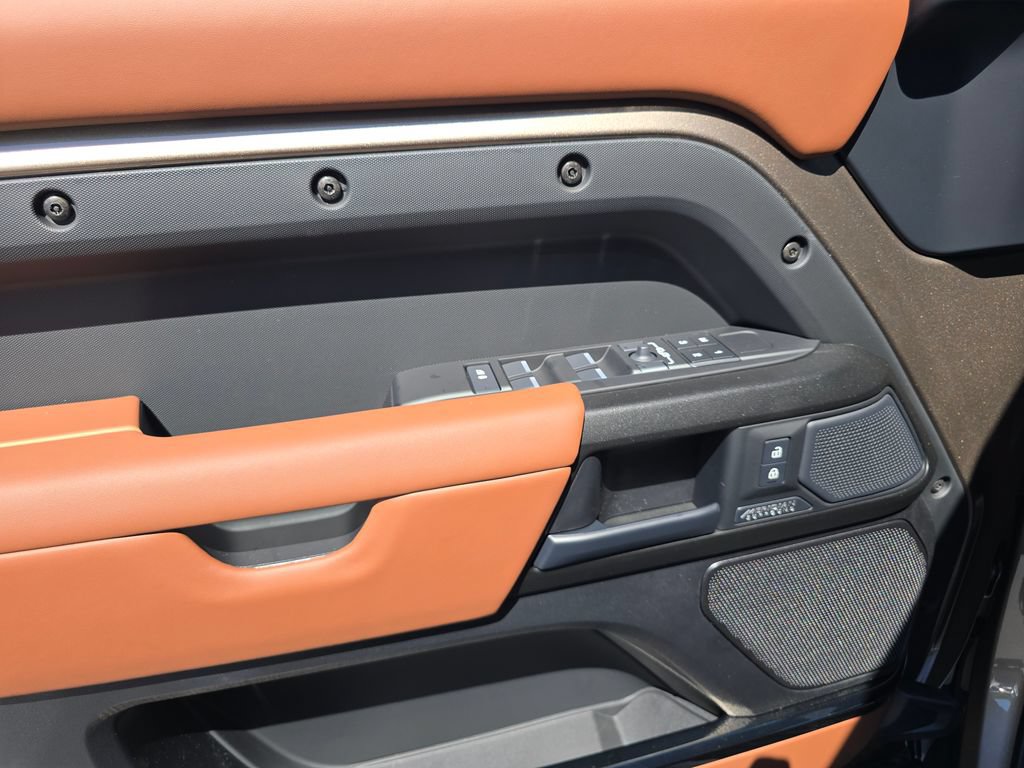 New 2026 Land Rover Defender 110 AWD/4WD image 19