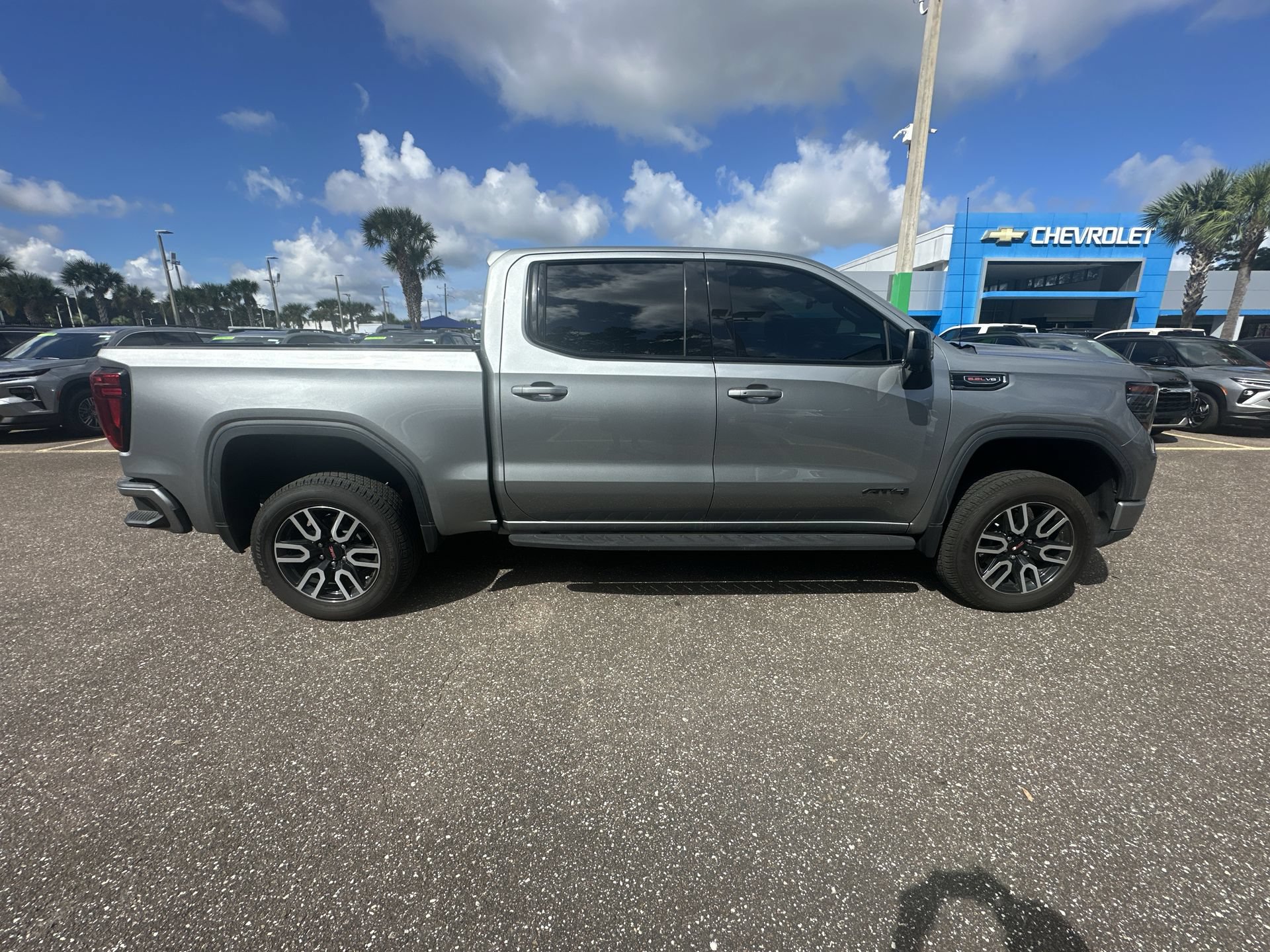 Used 2024 GMC Sierra 1500 AT4 w/ Technology Package AWD/4WD image 17