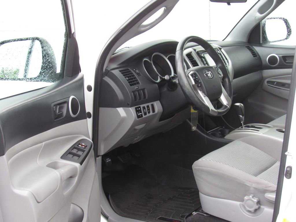 Used 2014 Toyota Tacoma PreRunner w/ SR5 Package RWD image 11